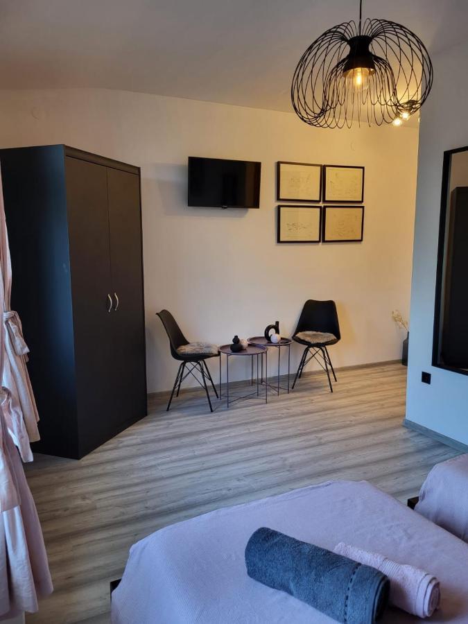 Privatunterkunft Sobe Pilajevo 2, 183 Ulica Stjepana Radica, *